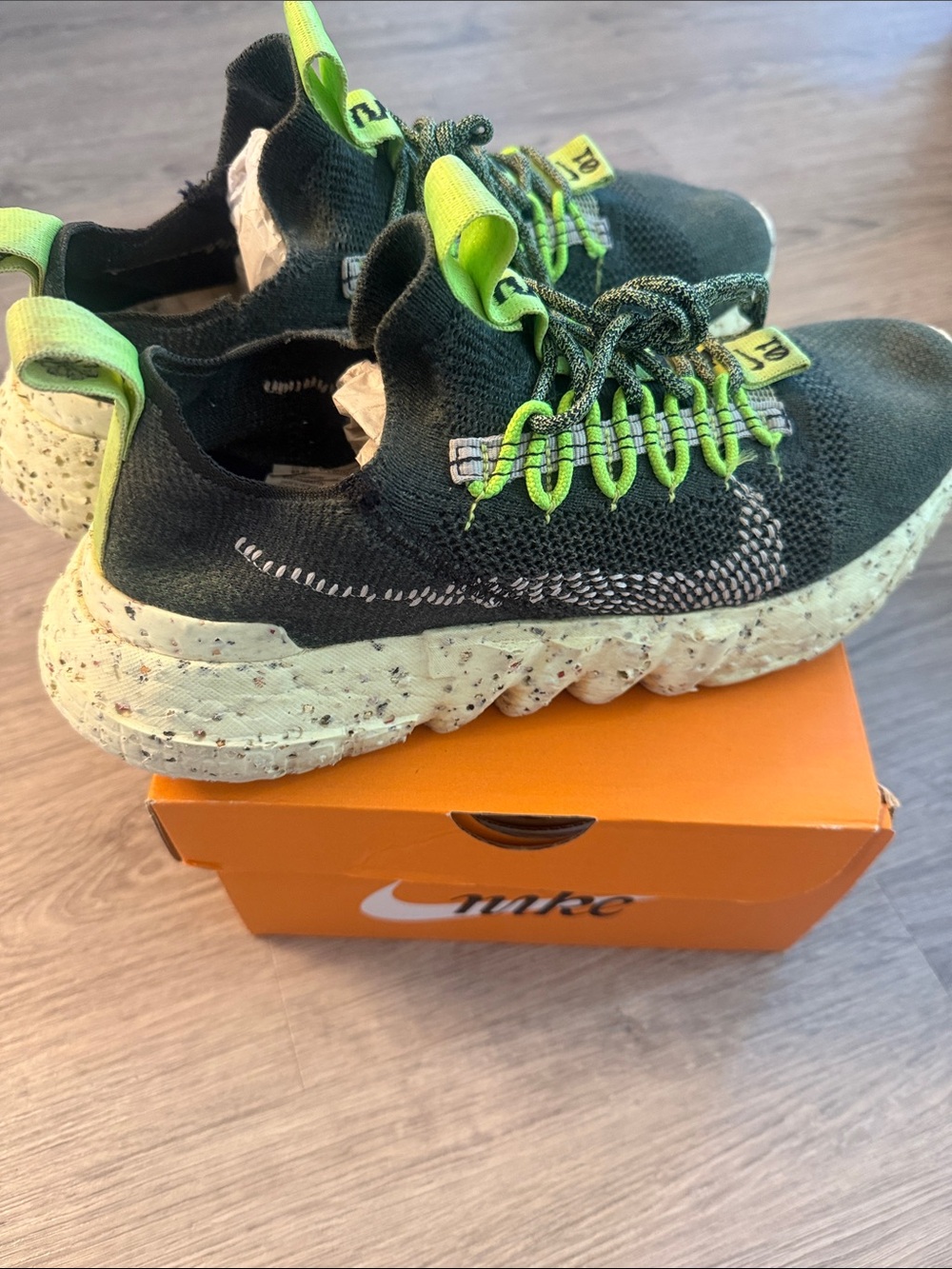 Nike Men's Flyknit Athletic Sneakers in Dark Green and Neon Yellow - Picture 4 of 4